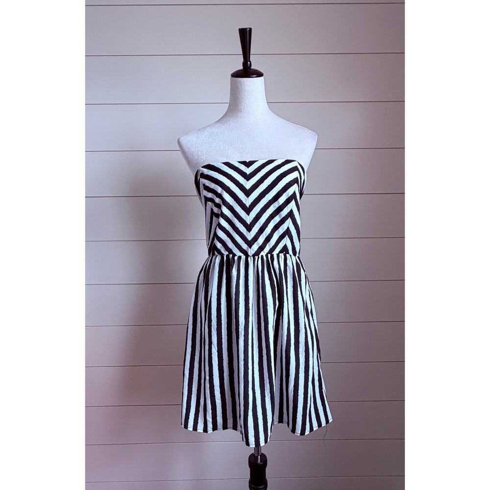 Francesca's Black White Striped Strapless Smocked Mini‎ Dress Medium NWT